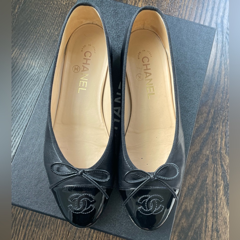 Chanel ballet flat black patent 37.5